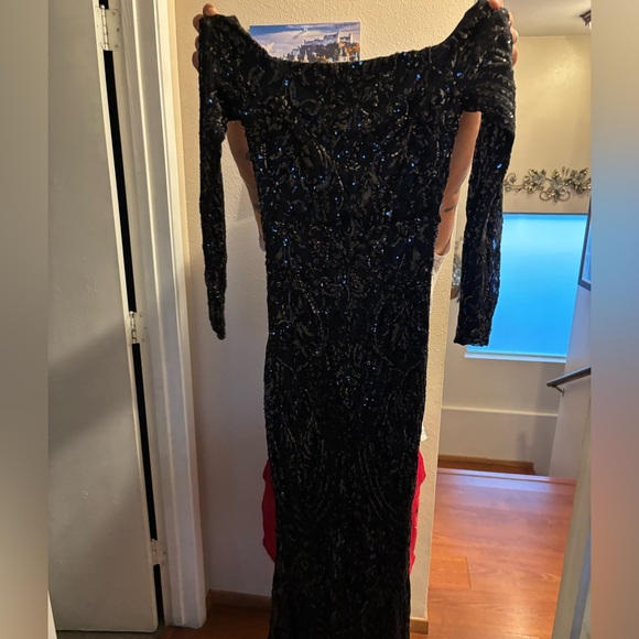Windsor Black Sequin Long Sleeve Dress - Picture 1 of 4